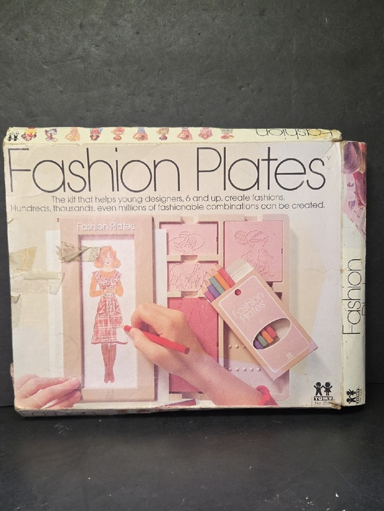 Vintage 1978 Tomy Fashion Plates set